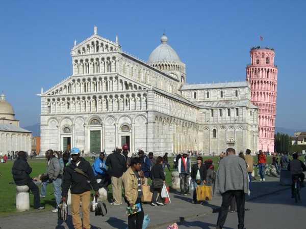 Torre di Pisa rosa